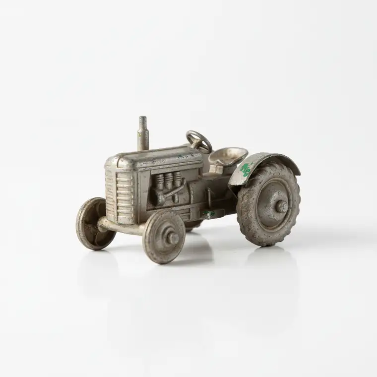 Malownicze siedlisko rolnicze z domem i budynkiem gospodarczym, idealne do zakupu bez zgody KOWR po spełnieniu warunków prawnych