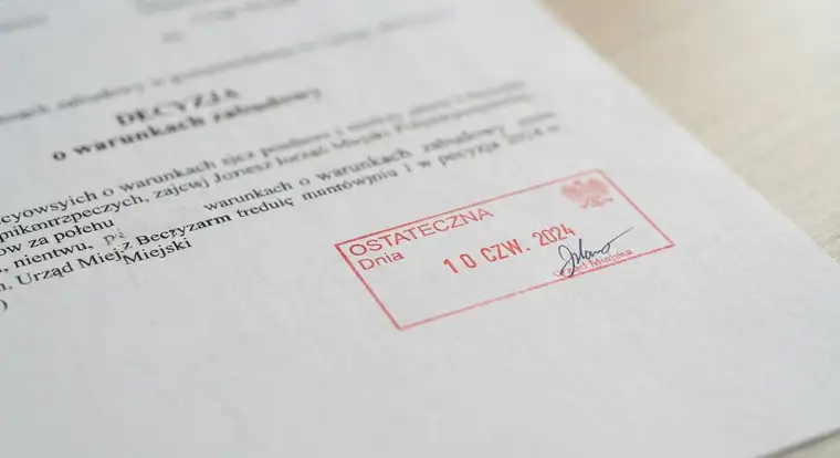 Mapa działki i dokumenty z decyzją o warunkach zabudowy - jak sprawdzić termin ważności przed zakupem nieruchomości